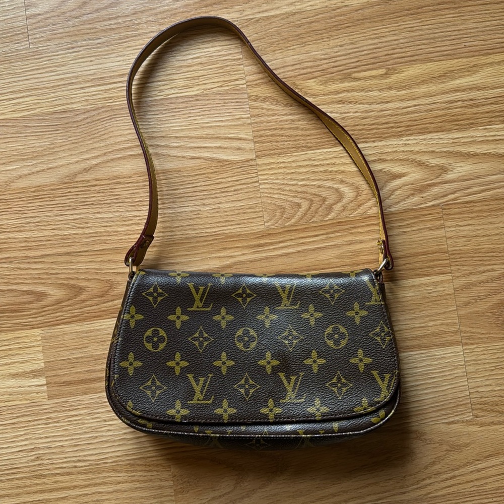 Knockoff Louis Vuitton mini bag